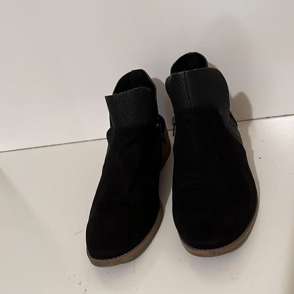 American Eagle Black Faux Suede Side Zip Booties Size 9.5 - Picture 2 of 4